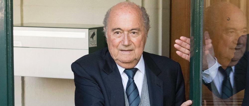 Joseph Blatter befindet sich mehr denn je in Erklärungsnot.
