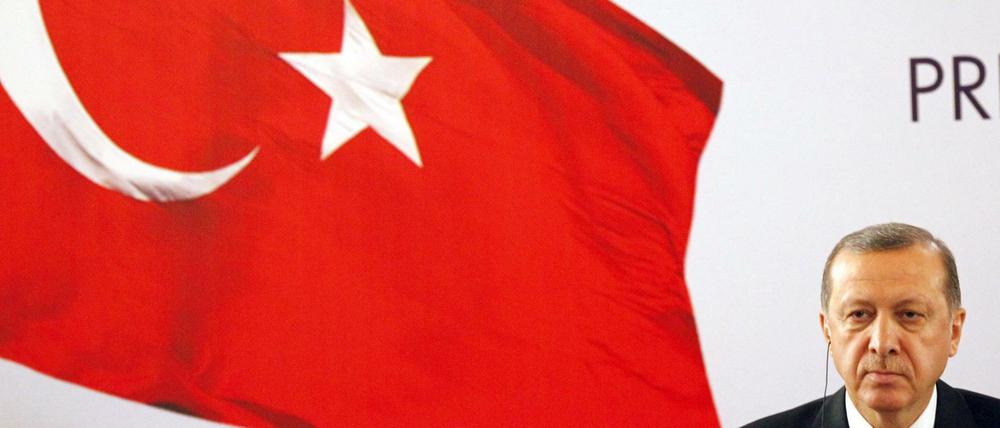 De Reaktion von Staatschef Recep Tayyip Erdogan auf die Resolution folgte prompt.