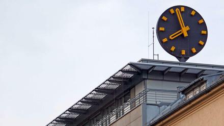 Seit Jahren war die Uhr so krank! Jetzt läuft sie wieder. Gott sei Dank! (frei nach Wilhelm Busch).