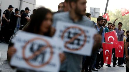 Protest gegen die Armenien-Resolution vor der deutschen Botschaft in Istanbul