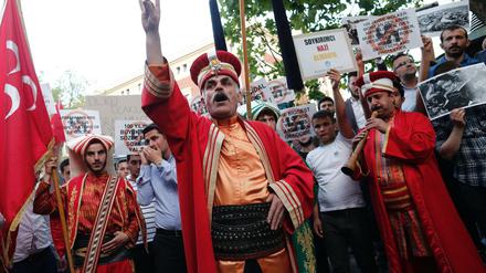 Demonstration in Istanbul gegen die Armenien-Resolution des Bundestages.