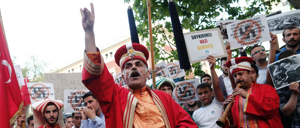 Demonstration in Istanbul gegen die Armenien-Resolution des Bundestages.