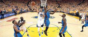 Stephen Curry (links) erzielte im entscheidenden siebten Spiel 36 Punkte.