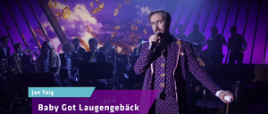 Jan Böhmermann in ausgefallenem Outfit