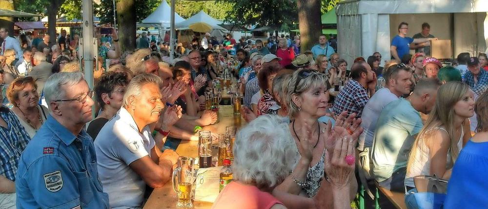 Am Lindenufer wird wieder zünftig gefeiert.