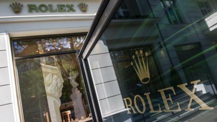 Bei dem Einbruch am Kurfürstendamm erbeuteten die vier Täter hunderte Rolex-Uhren.