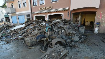 Im Süden, hier Simbach am Inn in Bayern, läuft jetzt das große Aufräumen. Aus Brandenburg, das während der Oderflut 1997 beispiellose Hilfe aus dem ganzen Land erhalten hatte, war bisher wenig Mitfühlendes zu hören. Jetzt immerhin gibt es einen Spendenaufruf. 