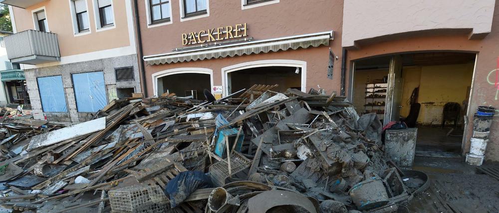 Im Süden, hier Simbach am Inn in Bayern, läuft jetzt das große Aufräumen. Aus Brandenburg, das während der Oderflut 1997 beispiellose Hilfe aus dem ganzen Land erhalten hatte, war bisher wenig Mitfühlendes zu hören. Jetzt immerhin gibt es einen Spendenaufruf.