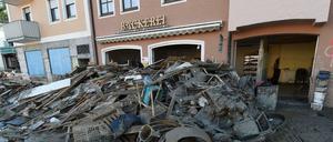 Im Süden, hier Simbach am Inn in Bayern, läuft jetzt das große Aufräumen. Aus Brandenburg, das während der Oderflut 1997 beispiellose Hilfe aus dem ganzen Land erhalten hatte, war bisher wenig Mitfühlendes zu hören. Jetzt immerhin gibt es einen Spendenaufruf. 