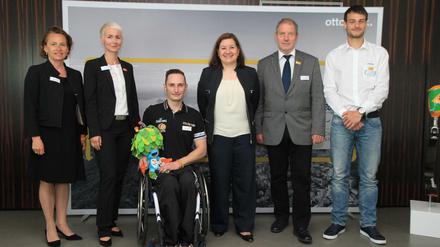 Bereit für Rio. Elisabeth Quack, Leiterin Ottobock Science Center; Christin Gunkel, Chief Marketing Officer Otto Bock HealthCare ; Matthias Heimbach, Rollstuhlbasketball-Nationalmannschaft; Maria Luiza Ribeiro Viotti, Botschafterin von Brasilien ; Dr. Karl Quade, Vizepräsident Leistungssport des Deutschen Behindertensportverbandes und Julian Napp, Chef- Techniker der Ottobock Werkstätten (v.l.) beim Pressetermin unter dem Motto "Paralympics in Rio - der Countdown läuft" im Ottobock Science Center Berlin an der Ebertstraße 15a in Berlin-Mitte .