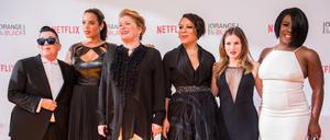 Die Schauspielerinnen Lea DeLaria ("Big Boo"), Dascha Polanco (Dayanara Diaz), Kate Mulgrew (Red), Selenis Leyva (Gloria Mendoza), Yael Stone (Lorna Morello) und Uzo Aduba (Suzanne Warren "Crazy Eyes") bei der Europapremiere der Netflix-Serie "Orange Is the New Black in der Kulturbrauerei.