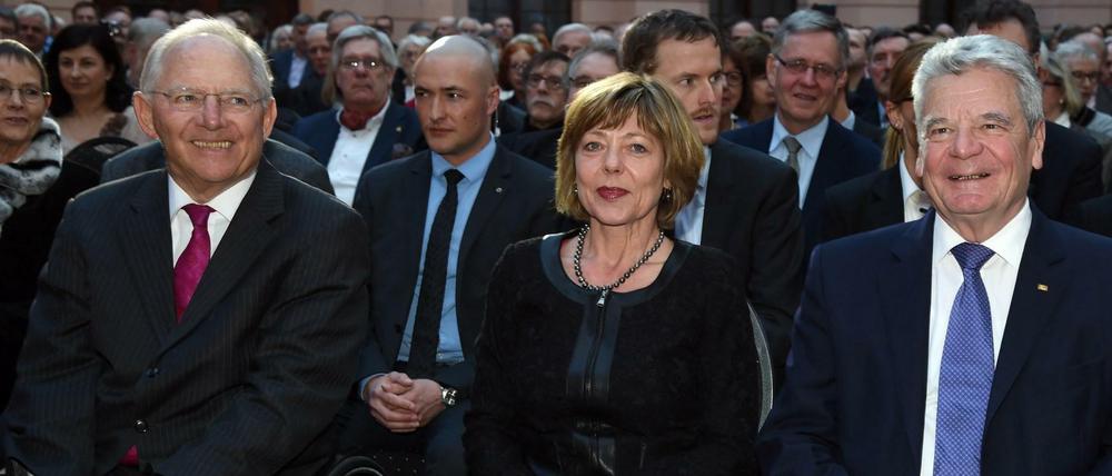 Wolfgang Schäuble, Daniela Schadt, Joachim Gauck (v.l.).