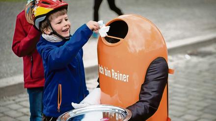 Früh übt sich. Werden die Bewohner dafür sensibilisiert, ihren Abfall in die entsprechenden Behälter zu werfen, liegt weniger Unrat auf der Straße. 