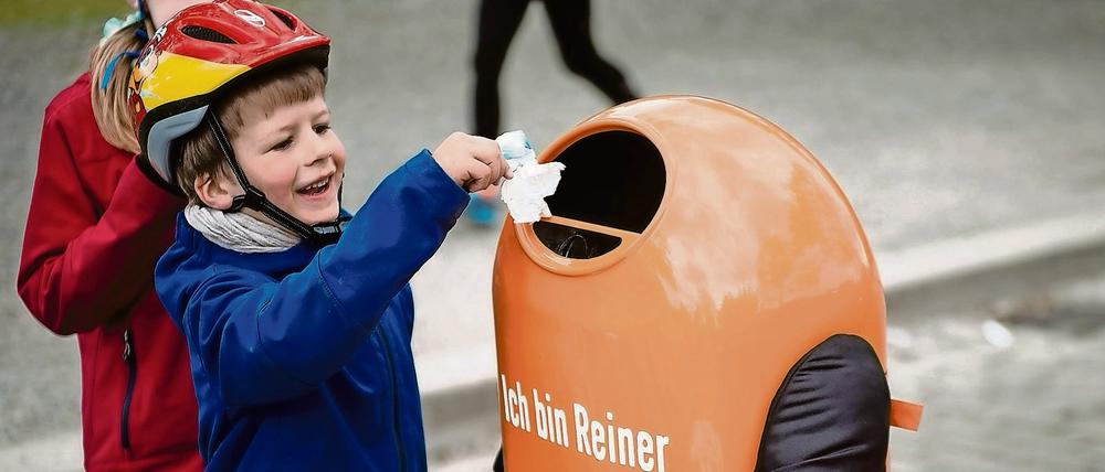 Früh übt sich. Werden die Bewohner dafür sensibilisiert, ihren Abfall in die entsprechenden Behälter zu werfen, liegt weniger Unrat auf der Straße. 