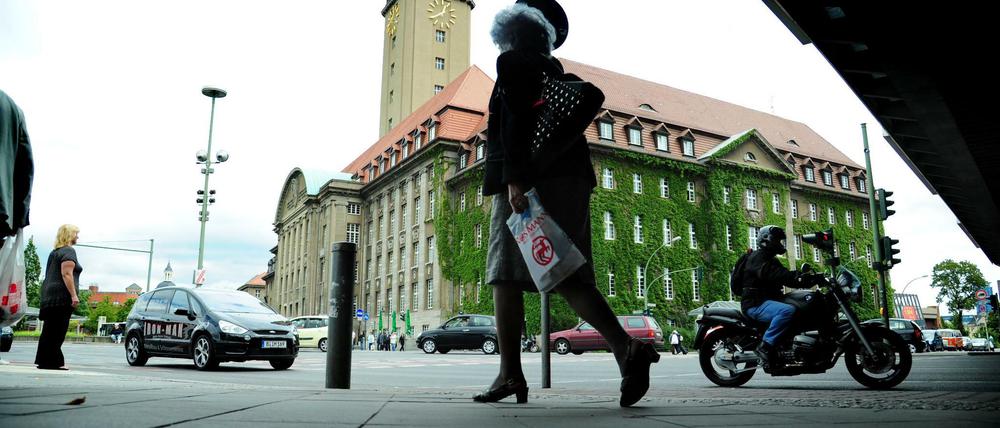 Wir kommen aus dem Dunkeln. Die Unterführung an der wichtigsten Nord-Süd-Achse ist unangenehm für Fußgänger (neben einer der größten Fußgängerzone Berlins).