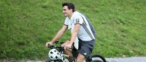 Mats Hummels: Wann steigt er vom Rad ab und kickt gegen den Ball?