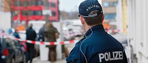 Polizei im Einsatz. Die Opposition möchte, dass das Handeln der Beamten besser kontrolliert werden kann. Sie fordert einen Polizeibeauftragten.
