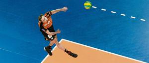 Sebastian Kühner wird weiter für die Volleys aufschlagen.