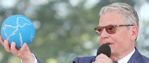 Gauck oder nicht Gauck, das ist hier nicht mehr die Frage. Gesucht wird ein oder eine Nachfolger_in für den Mann. Vielleicht per Volksentscheid? 