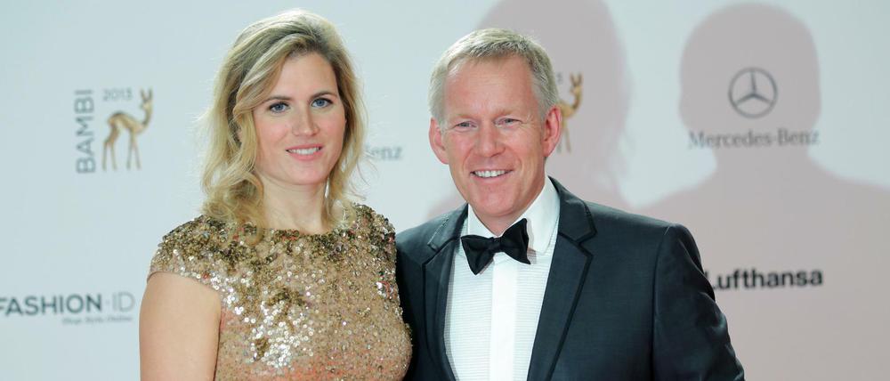 TV-Moderator Johannes B. Kerner und seine Frau Britta kommen am 14.11.2013 zur 65. Bambi-Verleihung im Stage-Theater am Potsdamer Platz in Berlin.