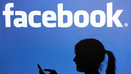 Weil sie ihren Lehrer auf Facebook beleidigt hat, muss eine Schülerin in Düsseldorf 20 Arbeitsstunden leisten.