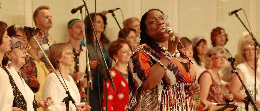 Der Soul- und Gospelchor, unterstützt von US-Sängerin Dorrey Lin Lyles.