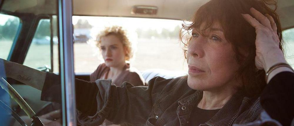 Sage (Julia Garner) und Elle (Lily Tomlin) in "Grandma".