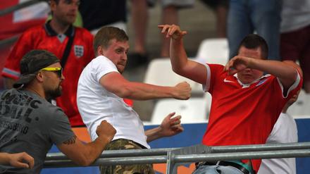 Ausschreitungen gab es auch im Stadion beim Spiel Russland gegen England.