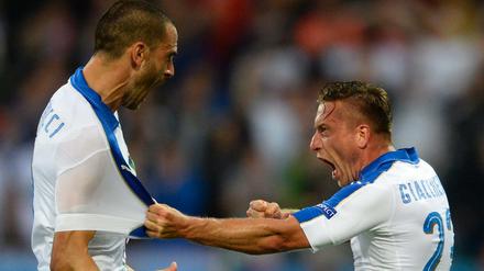 Gut gebrüllt. Emanuele Giaccherini (r.) feiert sein Tor mit Leonardo Bonucci.