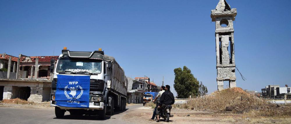 Hilfe in größter Not: Ein Konvoi der Vereinten Nationen bringt Lebensmittel zu Bedürftigen in Syrien.