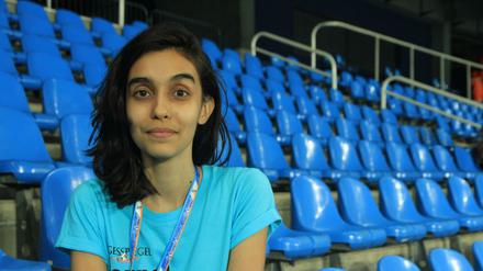 Leticía Paiva, 20 Jahre, Universidade de São Paulo, describes how long the distances in Rio are and why it makes sense to wear running shoes all the time.