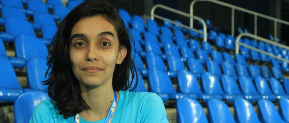 Leticía Paiva, 20 Jahre, Universidade de São Paulo, describes how long the distances in Rio are and why it makes sense to wear running shoes all the time.