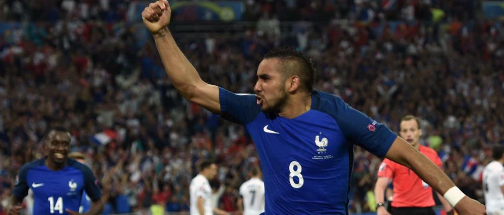 Dimitri Payet bejubelt sein Tor zum 2:0.