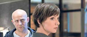 Der Ex-Lover hilft. Elena (Julia Koschitz) und Marc (Jürgen Vogel) erhoffen sich durch nächtliches Spionieren in der Bank Einblicke in Ahrends’ Daten.