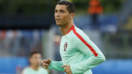 Da isser ja. Cristiano Ronaldo in Lens. 