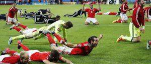 Dive to victory. Die walisischen Spieler dürften in der Heimat jetzt Heldenstatus genießen.