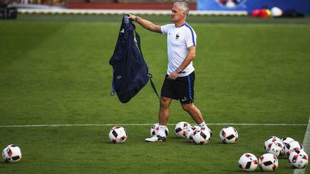 Wie viele Leute waren wir noch gleich? Frankreichs Nationaltrainer Didier Deschamps hat seinen Stammkräften am Montag eine Pause gegeben. 