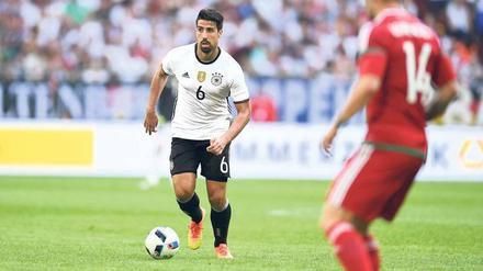 Fitter als vor zwei Jahren. Zur WM in Brasilien wurde Sami Khedira nur mit Müh und Not fit. Auf die Europameisterschaft in Frankreich in diesem Sommer fühlt sich der 29-Jährige besser vorbereitet.
