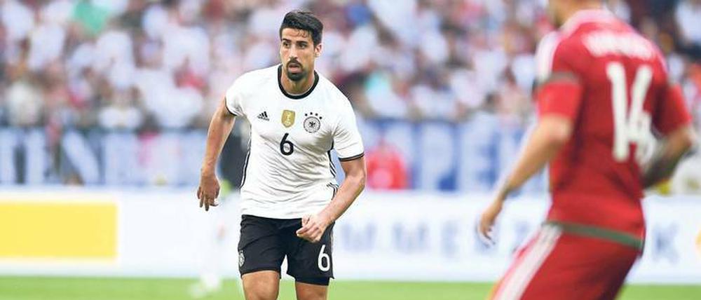 Fitter als vor zwei Jahren. Zur WM in Brasilien wurde Sami Khedira nur mit Müh und Not fit. Auf die Europameisterschaft in Frankreich in diesem Sommer fühlt sich der 29-Jährige besser vorbereitet.