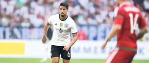 Fitter als vor zwei Jahren. Zur WM in Brasilien wurde Sami Khedira nur mit Müh und Not fit. Auf die Europameisterschaft in Frankreich in diesem Sommer fühlt sich der 29-Jährige besser vorbereitet.