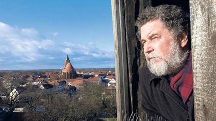 Ins Weite blicken. Richard Pietraß. 