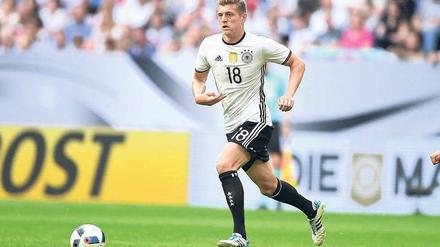 Selbstbewusste Einschätzung. „Je öfter ich den Ball habe, umso dominanter spielen wir – und umso öfter gewinnen wir“, sagt Kroos. 