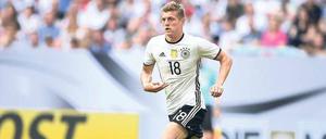 Selbstbewusste Einschätzung. „Je öfter ich den Ball habe, umso dominanter spielen wir – und umso öfter gewinnen wir“, sagt Kroos. 