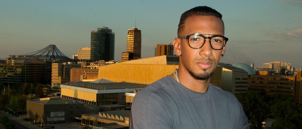 Fußball-Nationalspieler Jérôme Boateng macht auch neben dem Fußballplatz gute Figur.