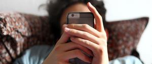 Jeder zehnte Jugendliche ist Smartphone-süchtig.