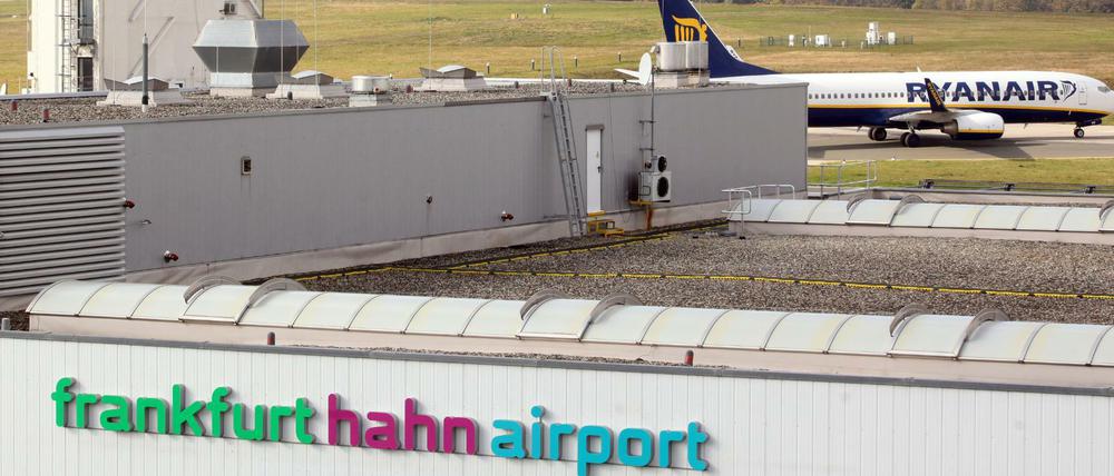 Ein chinesischer Investor hat den Flughafen Frankfurt-Hahn gekauft, der vor allem von der Billigfluglinie Ryanair genutzt wird. 