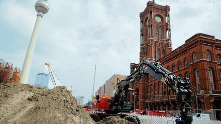 Gebaut wird schon am Roten Rathaus - aber nur für die BVG.