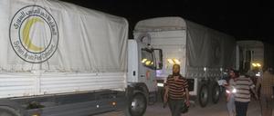 Ein Hilfskonvoi mit Lebensmitteln und Arzneimitteln erreicht in der Nacht zu Freitag die syrische Stadt Daraja.