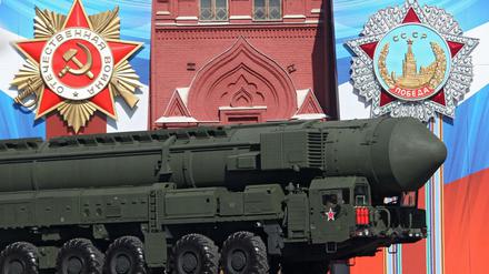 Eine russische Langstreckenrakete bei einer Parade in Moskau 
