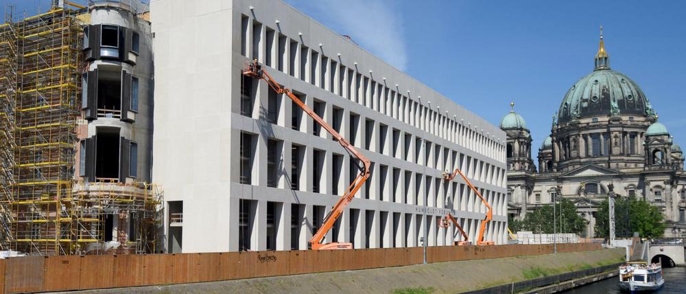 Glatt, kühl, modern. Die von Franco Stella entworfene Ostfassade des Humboldt Forums.